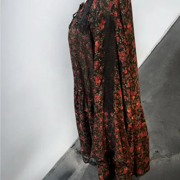 Torrid Red Floral Relaxed Blouse - Picture 3 of 5